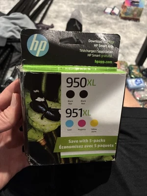 Paquete múltiple de cartuchos de tinta de alto rendimiento HP 950XL/951XL - caduca en abril de 2025 Foto 1 de 3
