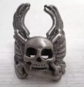 Anello da uomo biker gotico teschio alato della morte ossa incrociate peso metallo pesante regolabile - Foto 1 di 7