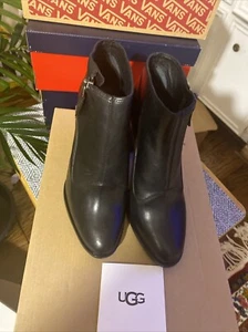 UGG Dolores Stiefeletten mit Absatz - schwarzes Leder - US 8 - NEU - Bild 1 von 15
