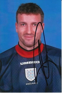 ENGLAND HAND SIGNED TIM FLOWERS 6X4 PHOTO 2. - Picture 1 of 1