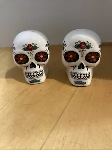 Juego de saleros y pimenteros PT Día de los Muertos calavera de azúcar blanca - Imagen 1 de 5