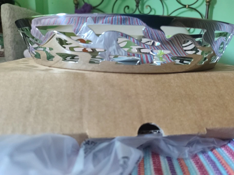 Alessi - SG34 - Ethno Vassoio rotondo con bordo traforato in acciaio - Immagine 1 di 4