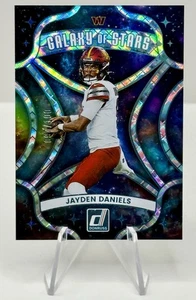 2025 Donruss Jayden Daniels #/100 Galaxy Of Stars. SSP #1 Commanders - Bild 1 von 3