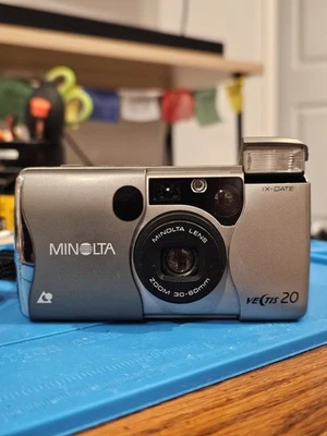 Cámara fotográfica compacta Minolta Vectis 2000 APS plateada Foto 1 de 4
