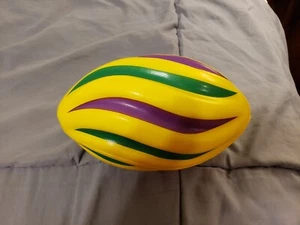 Karneval fester Schaumstoff Spirale Fußball 7" gelb mit lila & grünen Streifen NEU! - Bild 1 von 4