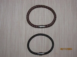 Neu Herren Leder oder Gummi Mode Armband - Bild 1 von 1