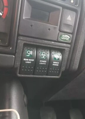LAND ROVER DISCOVERY 1 + 2 DASH 3 SWITCH PANEL AUXILIARY OFF ROAD LIGHTS WINCH - Image 1 of 4
