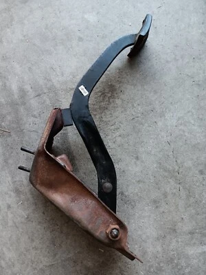 88-94 Chevy C/K 1500 2500 3500 - CLUTCH PEDAL 4 5 Speed Manual  GMC NV3500 - Image 1 of 3