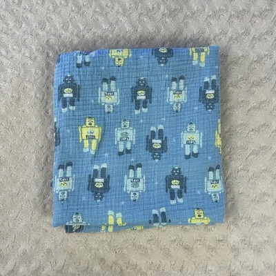 Manta de algodón muselina amarilla Aden + Anais Blue Robots Baby Foto 1 de 4