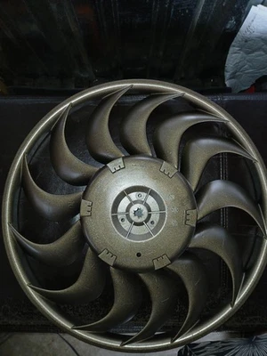 Ventilador de refrigeración del radiador Volvo V70 XC70 motor y cubierta ventilador hoja se adapta a 2001-2003 01 Foto 1 de 3