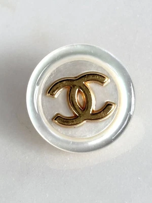 JUEGO DE MUESTRA DE TELA DE SEDA CHANEL VINTAGE MADREPERLA BOTÓN CC 2 NUEVO RARO Foto 1 de 4