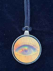 VINTAGE NEW RETRO EYE 3D HOLOGRAM GLASS & GOLD METAL PENDANT *RARE* - Picture 1 of 5