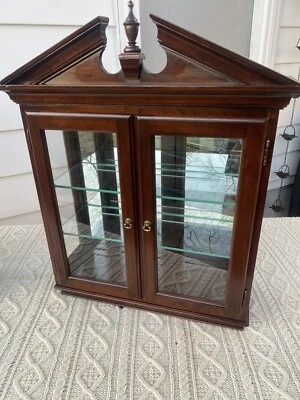 Beautiful Vintage Ethan Allen Georgian Hanging Wall Curio #11-3032 #225 Item B - Image 1 of 4