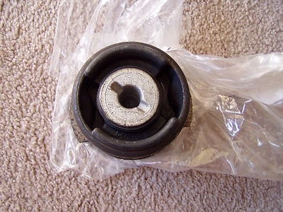 Chrysler 300 Magnum Charger Challenger subchasis aislador travesaño buje Foto 1 de 3