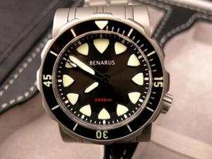 Benarus Megalodonte Titanio Spazzolato 2500m Diver Svizzero Automatico 49mm Completo - Foto 1 di 12