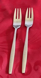Vivron 18/8 stainless flatware VIV4 lot of 2 salad forks 6 1/2" - Picture 1 of 3