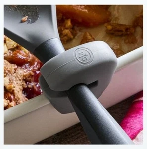 The Pampered Chef Utensil Clip 100675 Kitchen Tool Silicone Handle Protector NEW - Picture 1 of 4