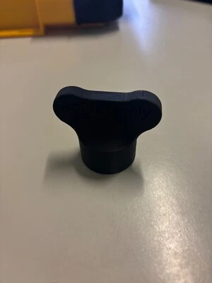 CHIAVE TAPPO SERBATOIO AD BLUE AUDI VW SEAT - Immagine 1 di 4