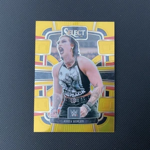 2024 Panini Select WWE - Gold Prizms 32 Rhea Ripley - Bild 1 von 2