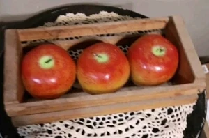 Apple Shaped Candles Realistic Fresh Picked Apple Scent Set Of 3 Handmade - Picture 1 of 6
