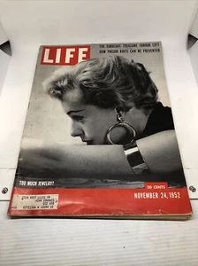 LIFE Magazine November 24 1952 THE FABULOUS TREASURE FAROUK LEFT HOW PRISON RIOT - Picture 1 of 4