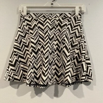 Wet Seal Black and White Patterned Skirt - Size XS - Image 1 of 4