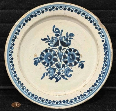 16th Century Antique Hand Painted FLOWER Design Tin-Glazed Delft Plate - Image 1 of 4