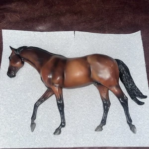 SELTENE VINTAGE BREYER REEVES PFERD FIGUR BRAUN & SCHWARZ ZU Fuß 8" hoch x 13" lang - Bild 1 von 10
