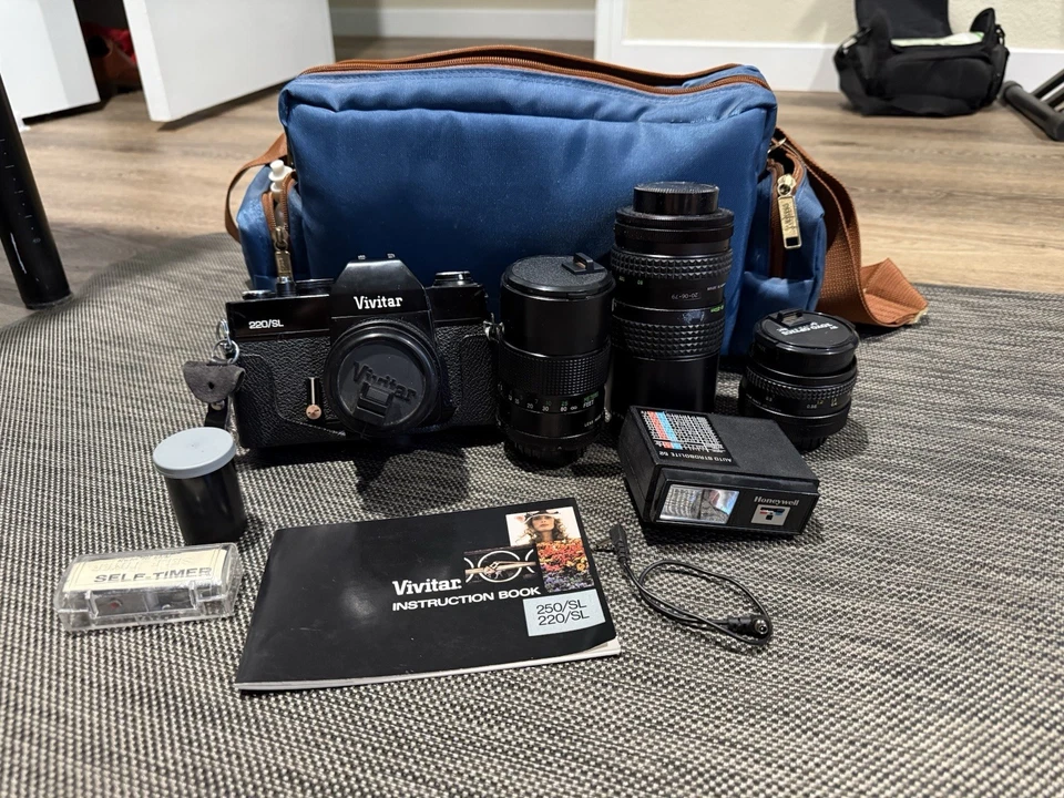 Vivitar 220/SL 35mm Camera Bundle 4 Lenses, Manuals, Filters, Flash, Timer, Bag - Image 1 of 4