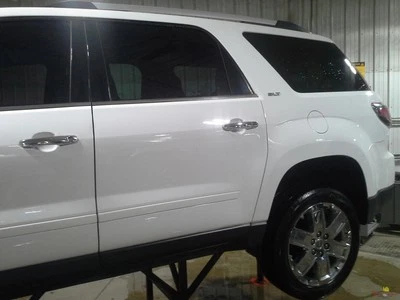 Крышка двери топливного бака 2017 GMC Acadia белая - Изображение 1 из 4