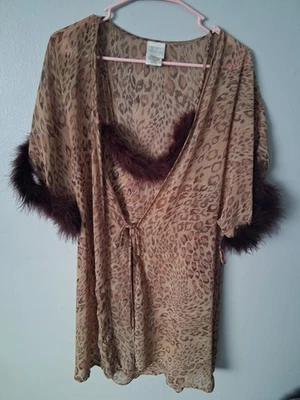 Secret Treasures Estampado de Leopardo Slip y Bata para Dormir Transparente con Borde de Piel Sintética Foto 1 de 4