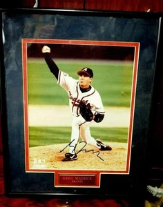 Greg Maddux Atlanta Braves Autographed Color MLB Photo in Frame with COA - Picture 1 of 7