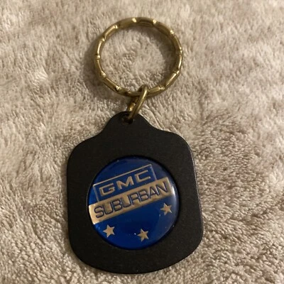 GMC SUBURBAN VINTAGE NOS Nuevo Antiguo Stock Metal Acrílico Llavero Gen. Motors Foto 1 de 2
