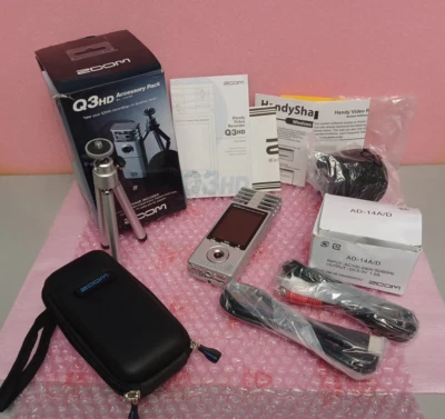 ZOOM Q3HD Handy Video Recorder in Original Box w/ SD Card & Accessories - Image 1 of 4