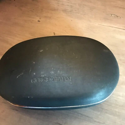 Estuche para gafas de sol Giorgio Armani clamshell negro usado   Foto 1 de 4