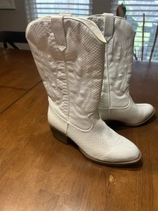 Arula Guacho White 7 Wide And Calf Boots Retail $100 New - Picture 1 of 9