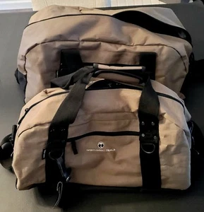Northwest Trails Pair Of 2 Large Duffel Bags ,20” & 16" Skyway Luggage EUC - Picture 1 of 4