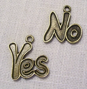 LOT de 2 - LETTRE MOT - YES NO ** 20 x 20 mm ** CHARM / BRELOQUE, BRONZE - 081 - Picture 1 of 4