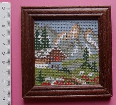 § B - canevas miniature à réaliser : CHALET MONTAGNES - avec cadre - Photo 1/2