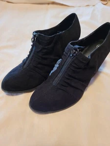 George Women's Size 6 Faux Suede Zip Front Stacked 2.5" Heel - Picture 1 of 4