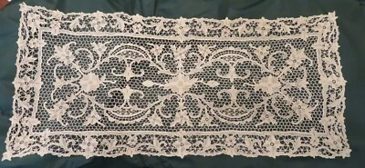 CHEMIN de TABLE XIXème DENTELLE de VENISE à l'aiguille FIL LIN BIS 83cm x 38cm - Photo 1/3