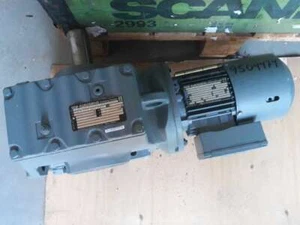 Motor de engranajes eléctrico SEW Eurodrive S77 DT71D4BMG HR (nuevo en stock) - Imagen 1 de 8