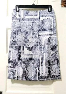 Mujer XOXO Jeans SHINY SPARKLE Falda 3 4 Pequeño PLATEADO Gris Marfil Floral Cremallera Usado en Excelente Condición Foto 1 de 4