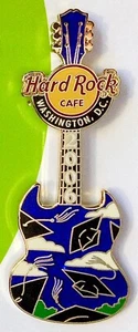 2006 HARD ROCK CAFE WASHINGTON DC GRADUATION CAPS GUITAR LE PIN - Picture 1 of 1