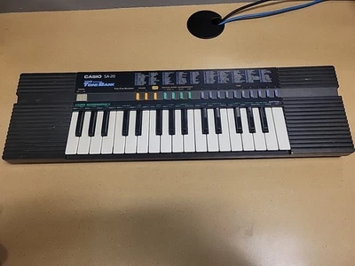 Casio SA-20 Tastiera 100 Toni Bank Sound Synth Mini (solo parti)  - Immagine 1 di 2
