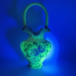 Fenton 2003 Burmese Heirloom Optics Collection signierter bemalter Korb - LEUCHTET 10" - Bild 1 von 10