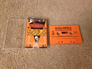 HALLOWEEN HOWLS CASSETTE - Foto 1 di 2