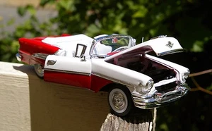Oldsmobile Super 88 1955 rojo edición premium metal fundido American Mint Welly - Imagen 1 de 12