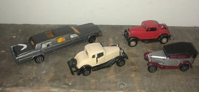Limusina Majorette, Ertl Ford Coupé, Road Champs Ford Modelo A y Tacoma Datsun Foto 1 de 4
