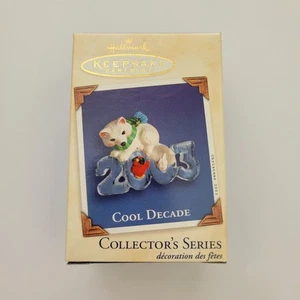 Adorno de Navidad Hallmark Keepsake 2003 Cool Decade White Fox Collector Series - Imagen 1 de 3